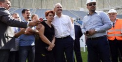 Stadionul din Craiova construit de Olguţa Vasilescu din bani publici, dat în folosinţă exclusivă unui club privat pentru 11 ani!