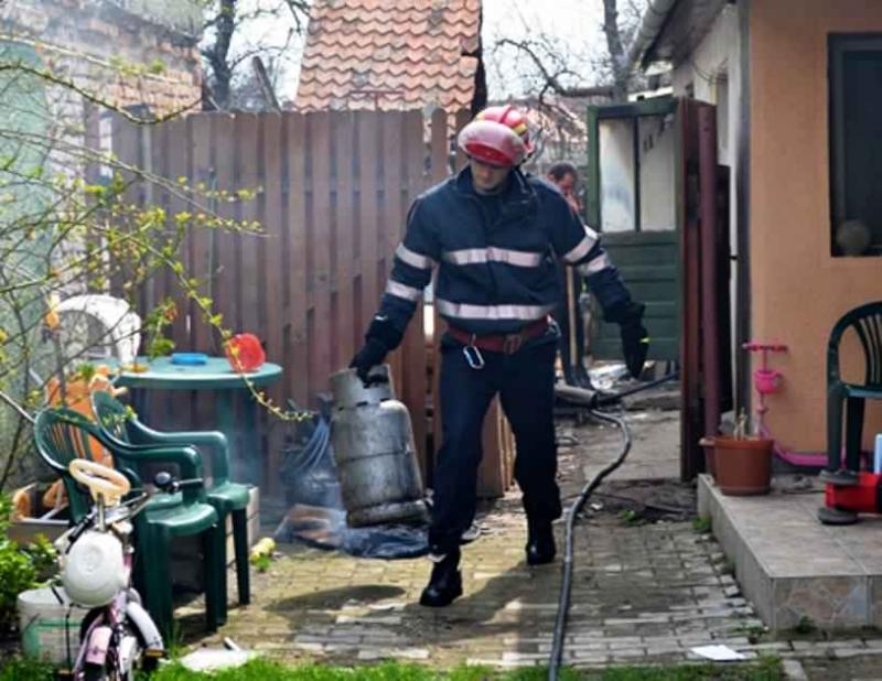 O femeie din Sebiș a ajuns la spital cu arsuri pe față și corp,în urma unei explozii