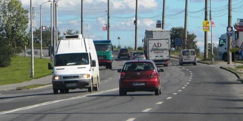 Aproape 40% din autovehiculele de mare tonaj verificate nu au autorizații de acces pentru municipiul Arad 