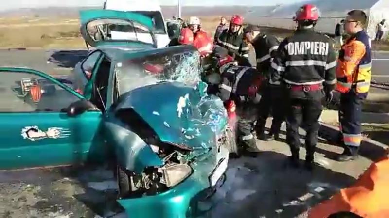 Grav accident de circulație în a doua zi de Crăciun. O persoană a murit, alte 8 au fost rănite