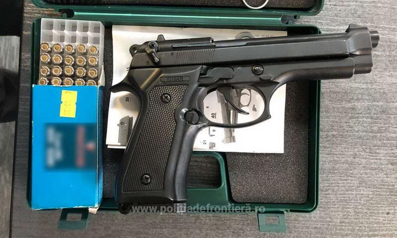 Armă de calibru 8 mm, descoperită de poliţiştii de frontieră, în vama Nădlac