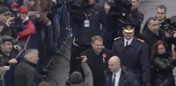 Gest surprinzător al preşedintelui Klaus Iohannis de 1 Decembrie. Oamenii au aplaudat minute în şir!