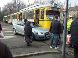 Tramvai implicat într-un accident rutier, în zona Podgoria. Transportul public, întârzieri de zeci de minute