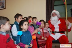 Moş Crăciun a trecut pe la Centrul Social Cantina Municipală