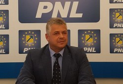 Părinții, profesorii, și consilierii locali au salvat școala de la Sâmbăteni de intențiile primarului Turcin!