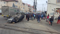 Accidentul din Vladimirescu, surprins de camerele VIDEO! Un SUV s-a răsturnat cu roţile în sus