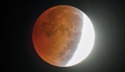 Luna albastră- sângerie, fenomen astronomic nemaiîntâlnit de 150 de ani, va putea fi admirată astăzi