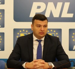 Sergiu Bîlcea (PNL): “Străzi reabilitate, un pod nou și sală de sport în Aradul Nou!”