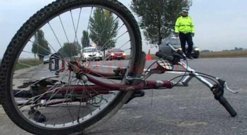 Un șofer arădean a lovit grav un biciclist, după care a fugit de la locul accidentului