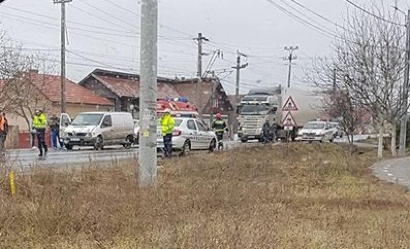 O tânără însărcinată, transportată la spital, în urma unui accident rutier