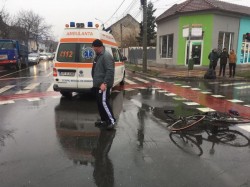 Biciclist neatent accidentat de un taxi, în intersecția străzilor Șaguna cu Dorobanților