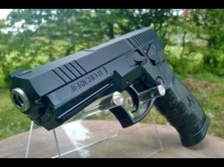 Panică la Colegiul „Mihai Viteazul” din Ineu! Un elev a intrat în şcoală înarmat cu un pistol