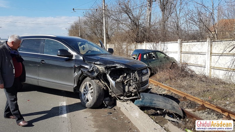 Accident spectaculos în fața reprezentanței BMW