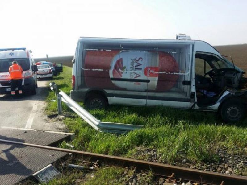 Accident FEROVIAR joi dimineața. Circulația feroviară și cea rutieră, blocată zeci de minute