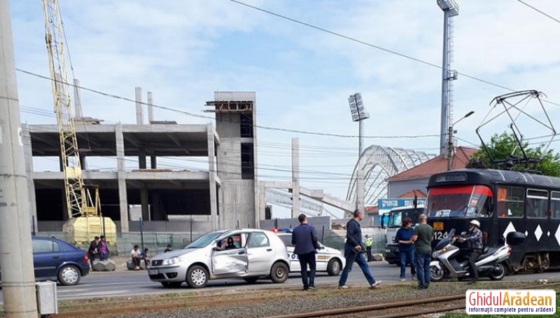 Şoferiţă însărcinată lovită de tramvai la UTA!