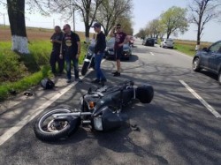 Un tânăr motociclist a ajuns în comă, în urma unui accident rutier