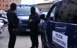 Un urmărit general şi unul internaţional, depistaţi la vama Nădlac