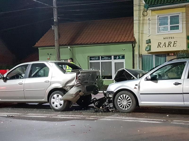  Trei mașini implicate într-un accident pe strada Petru Rareș în seara de 1 Mai