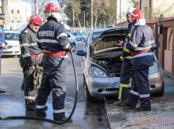 Un autoturism a luat foc în municipiul Arad