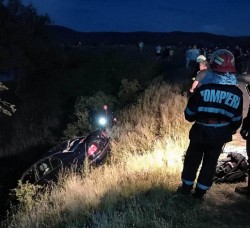 Un BMW în care se aflau 2 bărbați și 2 femei a căzut în lacul Ghioroc