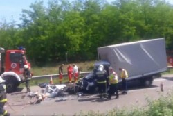 Un alt român a murit joi într-un accident pe o autostradă din Ungaria. Camioneta cu numere de Timișoara s-a făcut bucățî