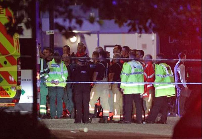 GROAZĂ în Manchester. Cinci persoane au fost rănite după ce o mașină a intrat în mulțime