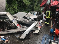 UPDATE FOTO/ GRAV accident rutier pe DN 7. Șoferul unui TIR în stare gravă