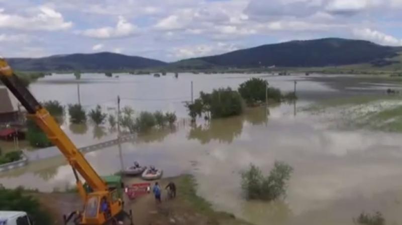 România este sub ape . Patru morți și sute de case sunt distruse în urma inundațiilor