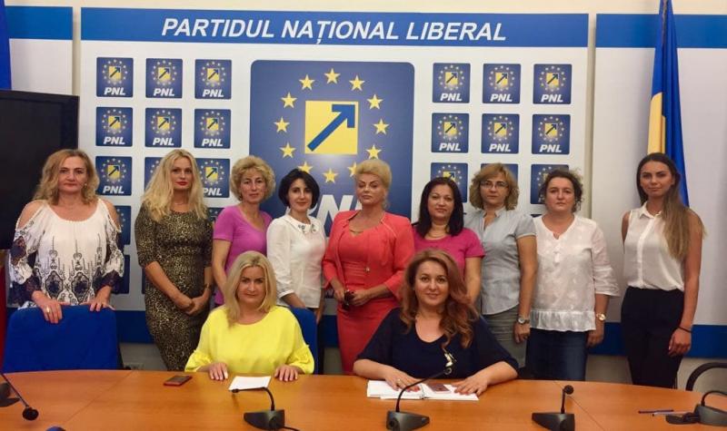 Proiectul „100 de femei liberale, 100 de ani de la Marea Unire” a adus alte 
10 doamne în PNL!
