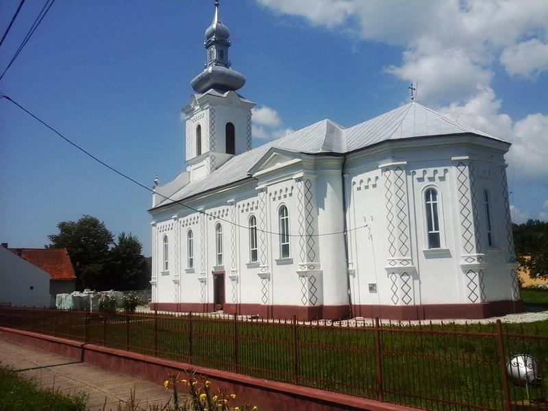 Optzeci de ani de la trecerea la  cele veșnice a Reginei Maria a României comemoraţi la Biserica Ortodoxă  din Săvârșin