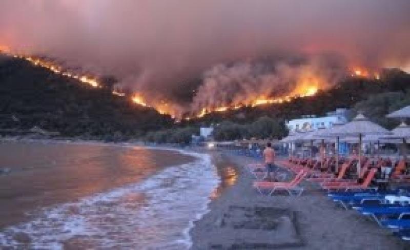 Noi INCENDII în Grecia.VEZI unde au fost evacuați peste 500 de turiști