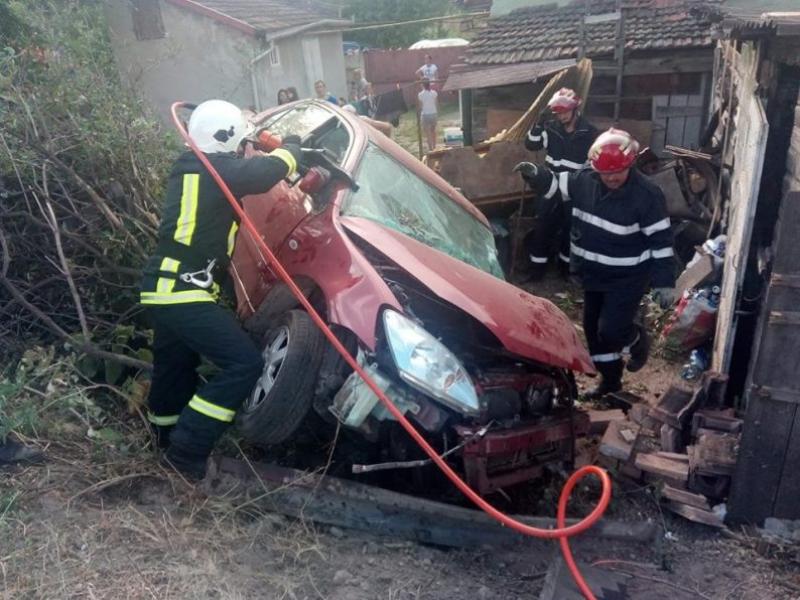 Lanț de accidente pe drumul Arad-Deva. Un tânăr de 22 de ani și-a pierdut viața, iar un alt șofer beat a fost la un pas de tragedie