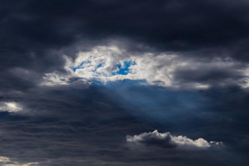 Avertismentul meteorologilor ! Un CICLON puternic loveşte România! 