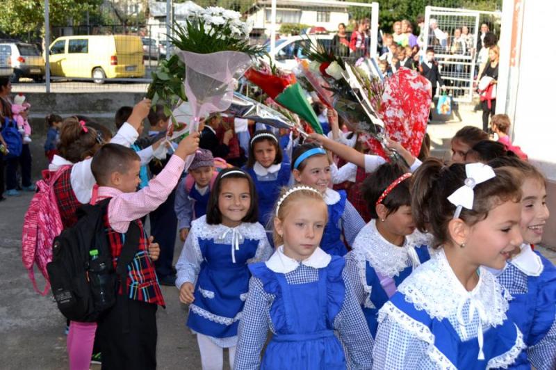 Sună clopoțelul ! Astăzi 10 Septembrie elevii se întorc la școală