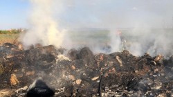 Un utilaj agricol a luat foc pe câmp, la ieșire din Chișineu Criș