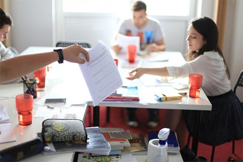 Meditațiile cu elevii de la clase INTERZISE