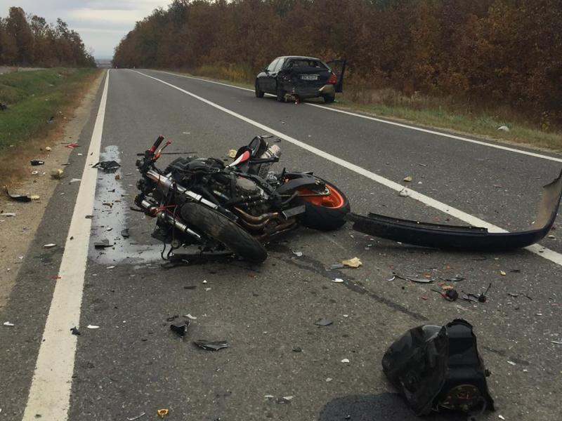 Motociclist aruncat la zece metri în urma unui accident pe un drum din vestul ţării