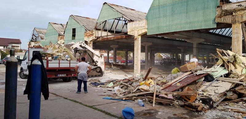 A început demolarea Pieţei Soarelui. Vezi ce se va construi în locul ei