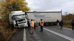 Zi neagră pe șoselele din vestul țării. Drum blocat în urma unui accident rutier