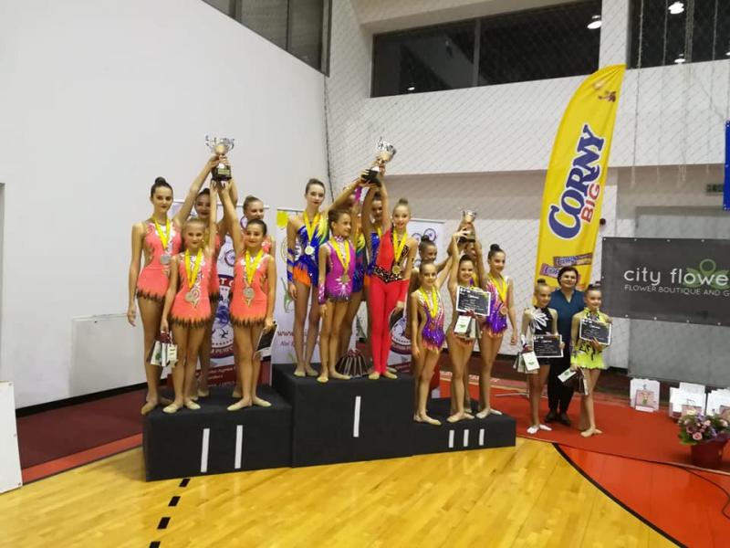 Performanţe notabile ale gimnastelor de la RITMICĂ la Cupa României şi Campionatele Naţionale de Ansambluri