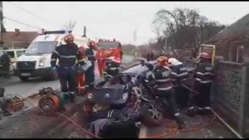 Un tânăr de 24 de ani a murit într-un GROAZNIC accident rutier, care a avut loc între Arad și Deva