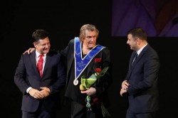 Florin Piersic a făcut ca sala Teatrului Ioan Slavici din Arad să pară extrem de mică