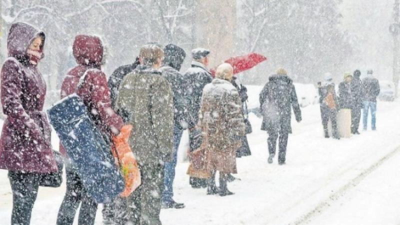 Alertă METEO! Coduri Galbene şi Portocalii în vestul ţării de ninsori şi vreme rea!