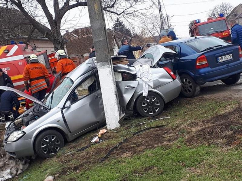 GRAV accident rutier la Sântana. O persoană a fost găsită inconștientă