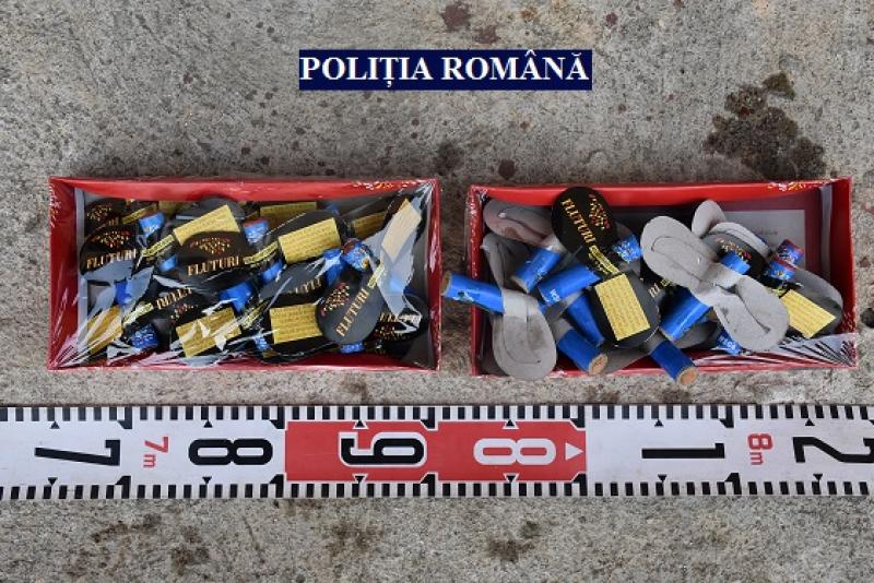 Polițiștii arădeni au confiscat peste 2000 de artificii comercializate ilegal
