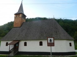 Biserica de lemn din Roșia Nouă, printre frumusețile Transilvaniei 