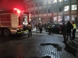 Un autoturism a luat foc la Sebiș