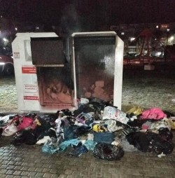 Persoane necunoscute au dat foc unui container cu haine în Parcul 23 August din Micălaca