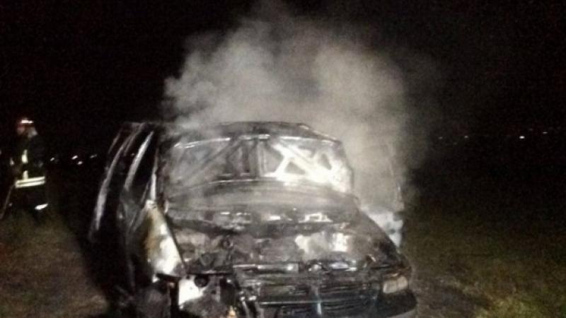 O mașină a ars ca o torță marți noaptea, la Șofronea