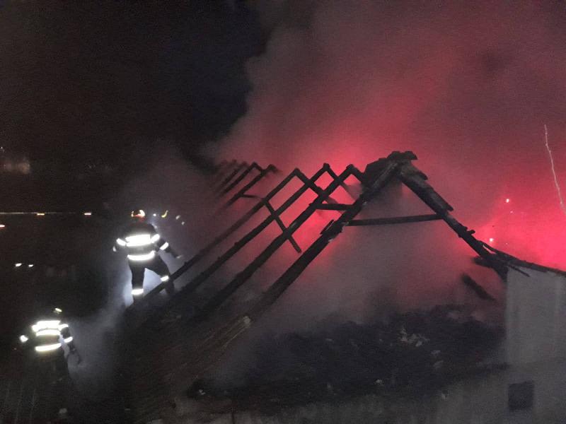 O casă din Lipova a luat foc marți noaptea